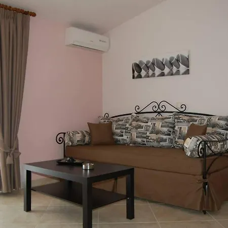 Thalia Apartman Vrasná